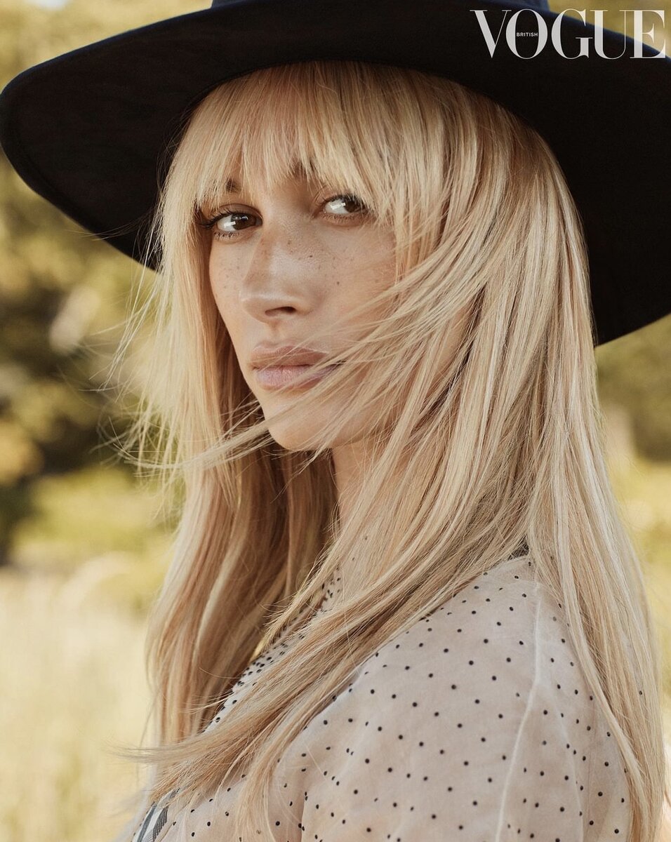    Модель и трендсеттер современности: Хейли Бибер в 10 фотографиях (фото 1)