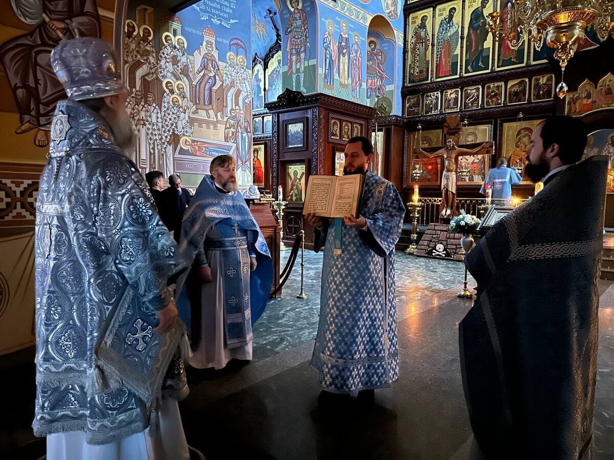 22 ноября, в праздник иконы Божией Матери «Скоропослушница», день памяти святителя Нектария, митрополита Пентапольского, Эгинского чудотворца, митрополит Иваново-Вознесенский и Вичугский Иосиф...