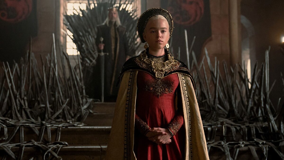 Рейнира, объявленная Визерисом наследницей Железного Трона. 