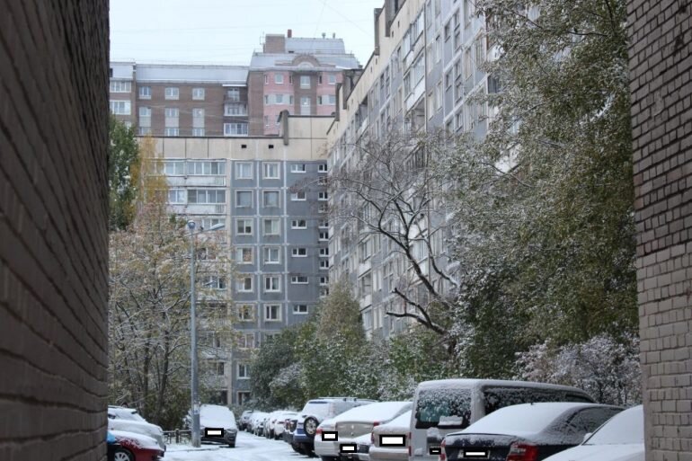    Петербург в снегу, пора одевать зимнюю резину. Фото: Мойка78