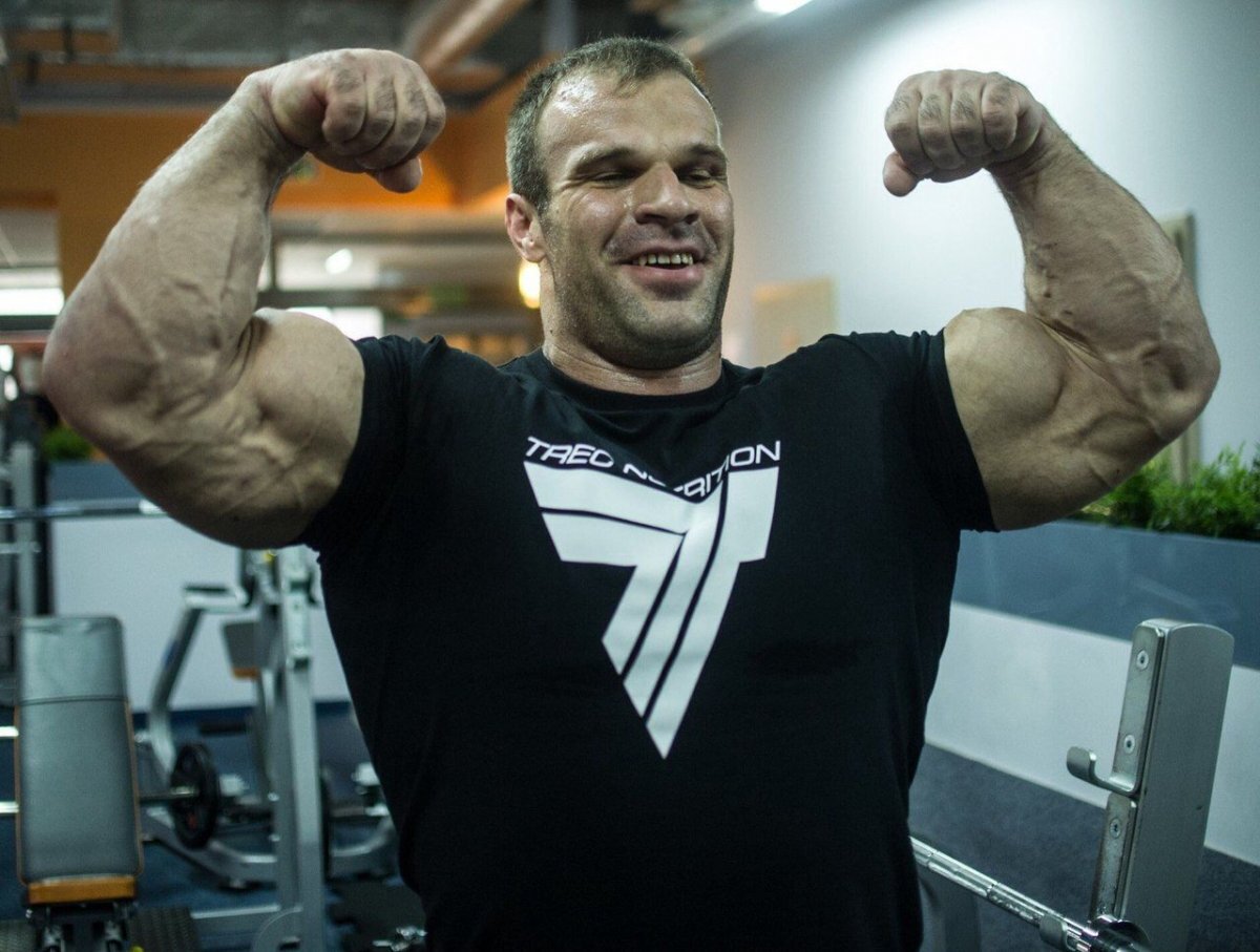 Чемпион мира по армрестлингу Денис