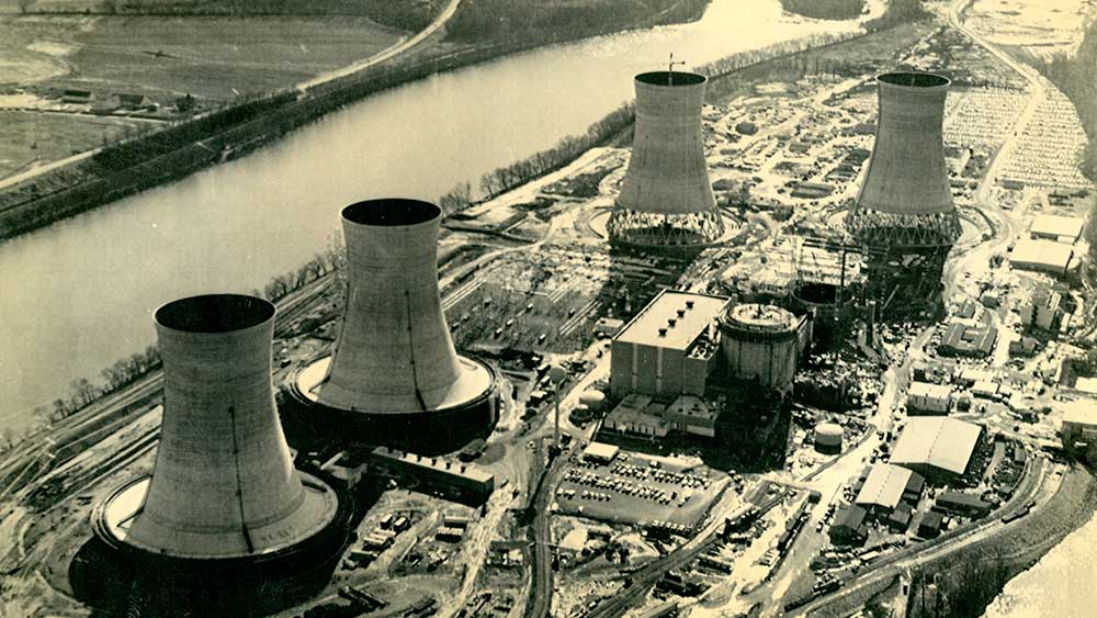 АЭС three Mile Island. Три-майл-Айленд, США, 1979. Авария в США на атомной станции 1979. США В 1979 году авария АЭС.