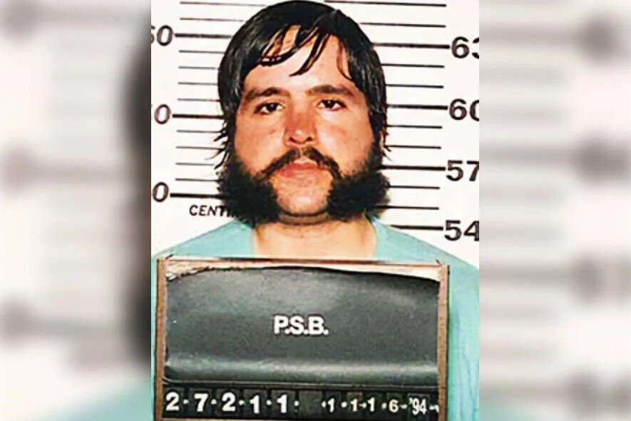 Фотография Ларри Холла 1994 года. 
