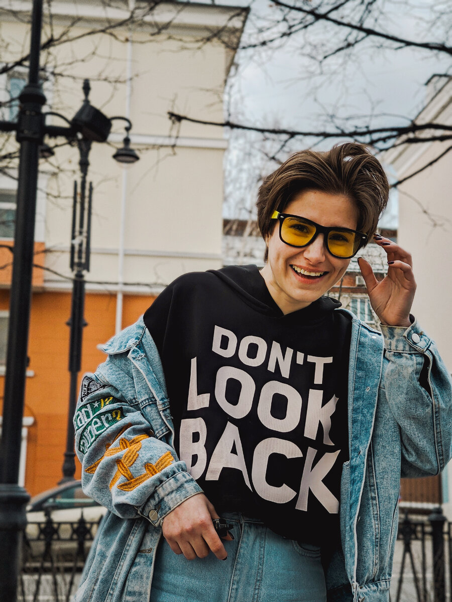 На фото: мне сделали слишком короткую стрижку, мне она не нравилась