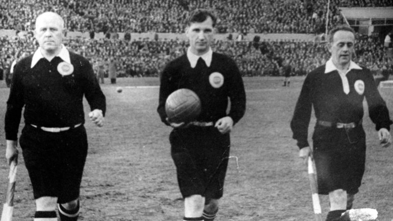    Николай Латышев (в центре).