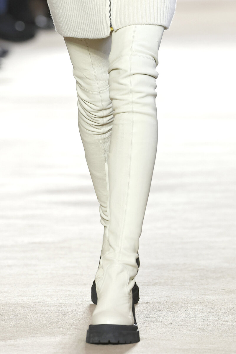    Матовая кожа — лучший вариант для белой обуви на зимуLegion-Media