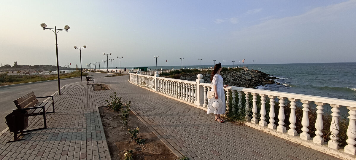 Морская набережная в городе Каспийск (Дагестан). Фото автора.