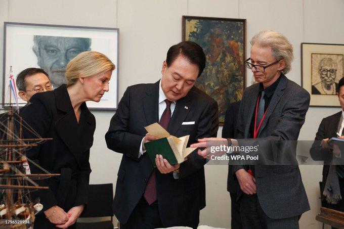 Софи, герцогиня Эдинбургская, сопровождает президента, а король Чарльз ...