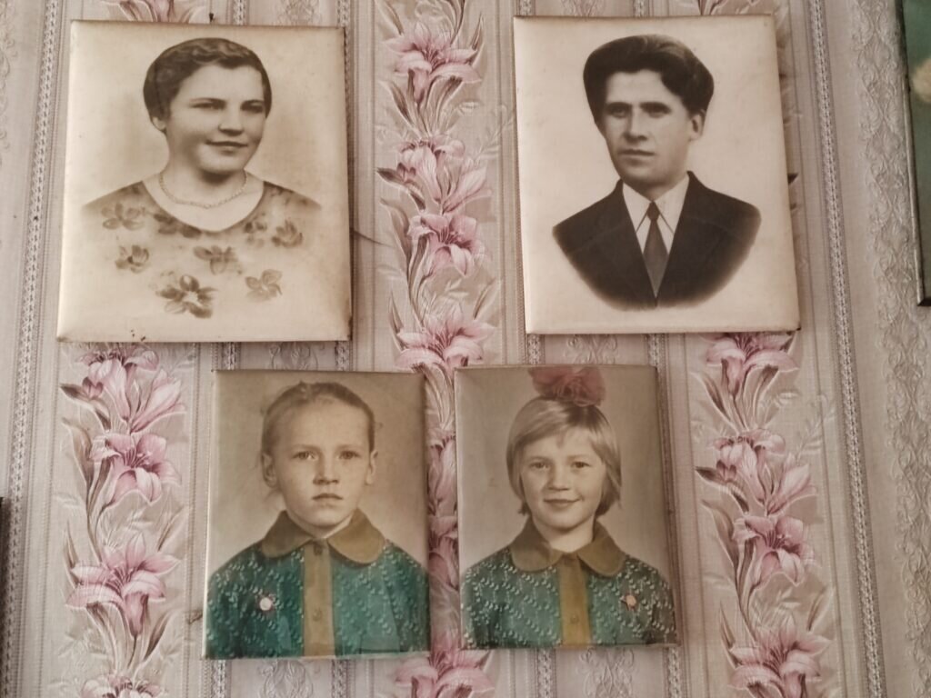 Елена работает специалистом в кассах «Белавиа», а ее сестра Светлана – в кассах Белорусской железной дороги в Гомеле