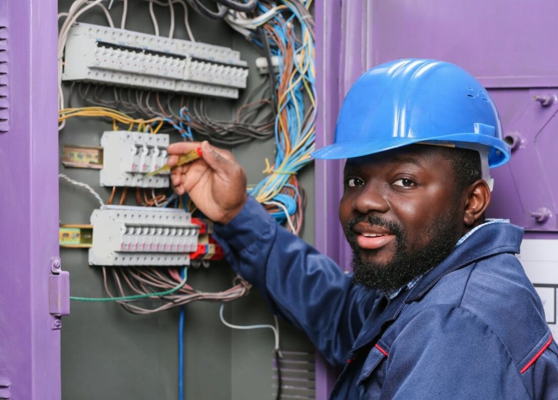 Почему индикатор светится? 