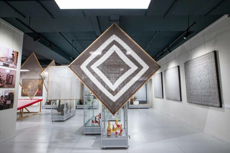    В музее ИЗО после капремонта открылась галерея «Оренбургский пуховый платок» Кристина Просвиркина