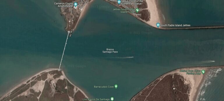    Расстояние между «Звездной базой» SpaceX и островом Саут-Падре в Техасе / © Google