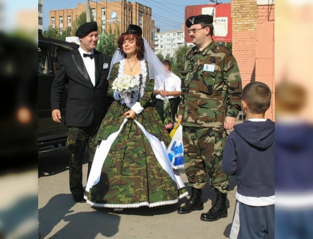 Выходить ли замуж за военного Топ-10+ самых нелепых и смешных свадебных платьев: "..а свадьба пела..", но грус
