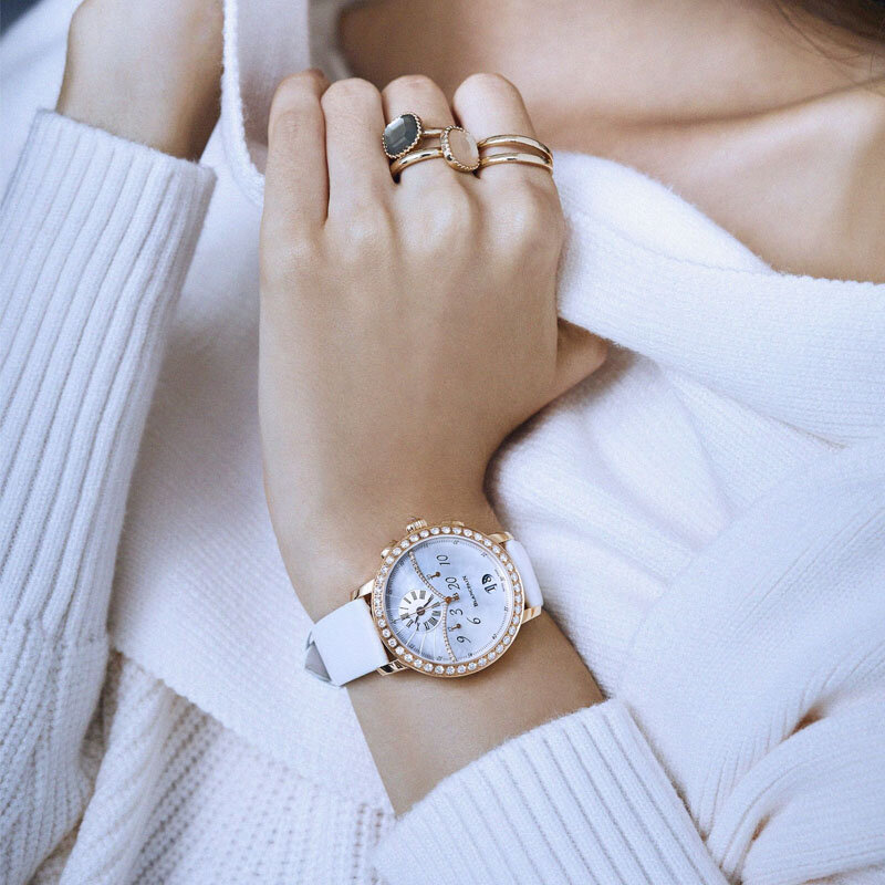 Часы Blancpain Ladybird Chronographe Flyback Grande Date в 38,6 мм корпусе из розового золота с бриллиантами, эксцентром и хронографом