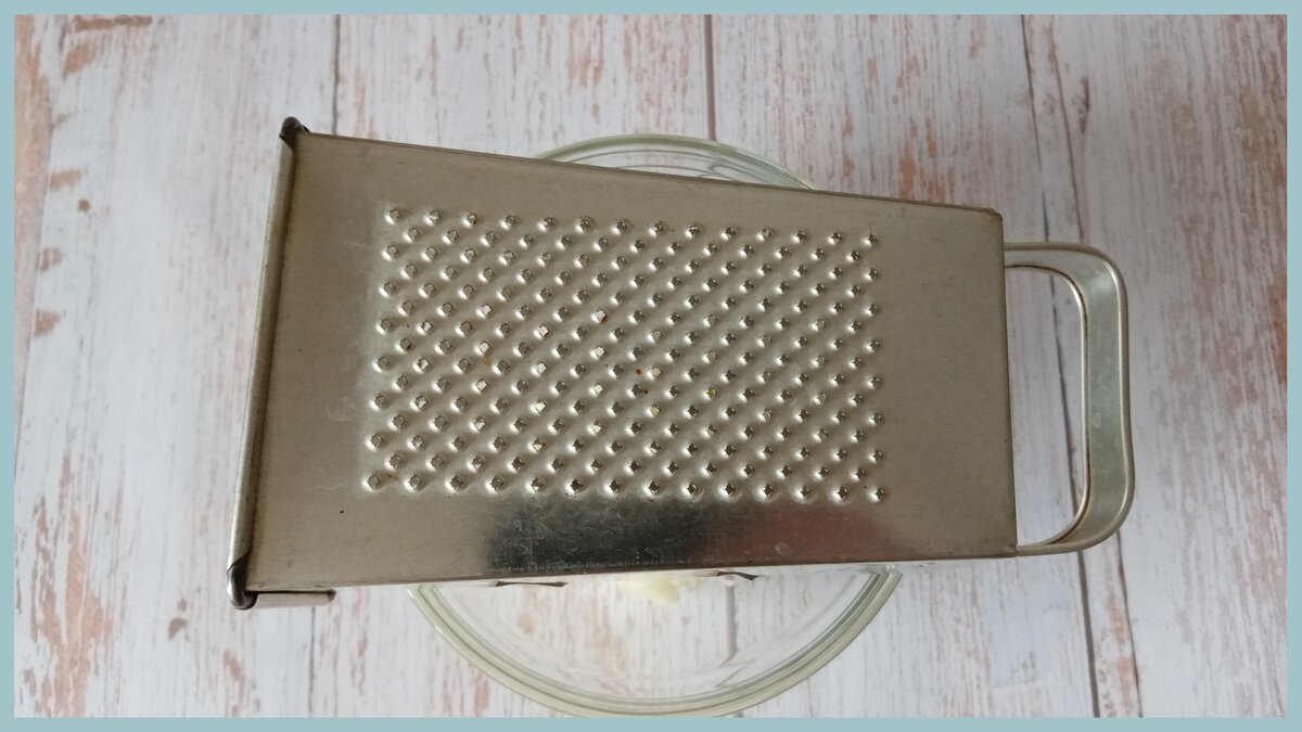 Колючая тёрка. Пару следов у меня на пальцах оставила). 