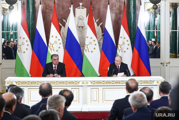    Путин обсудил с Рахмоном вопросы общей безопасности стран ОДКБ