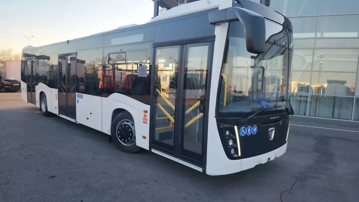     В Ростов прибыли 42 новых автобуса, сообщил глава администрации города Алексей Логвиненко.