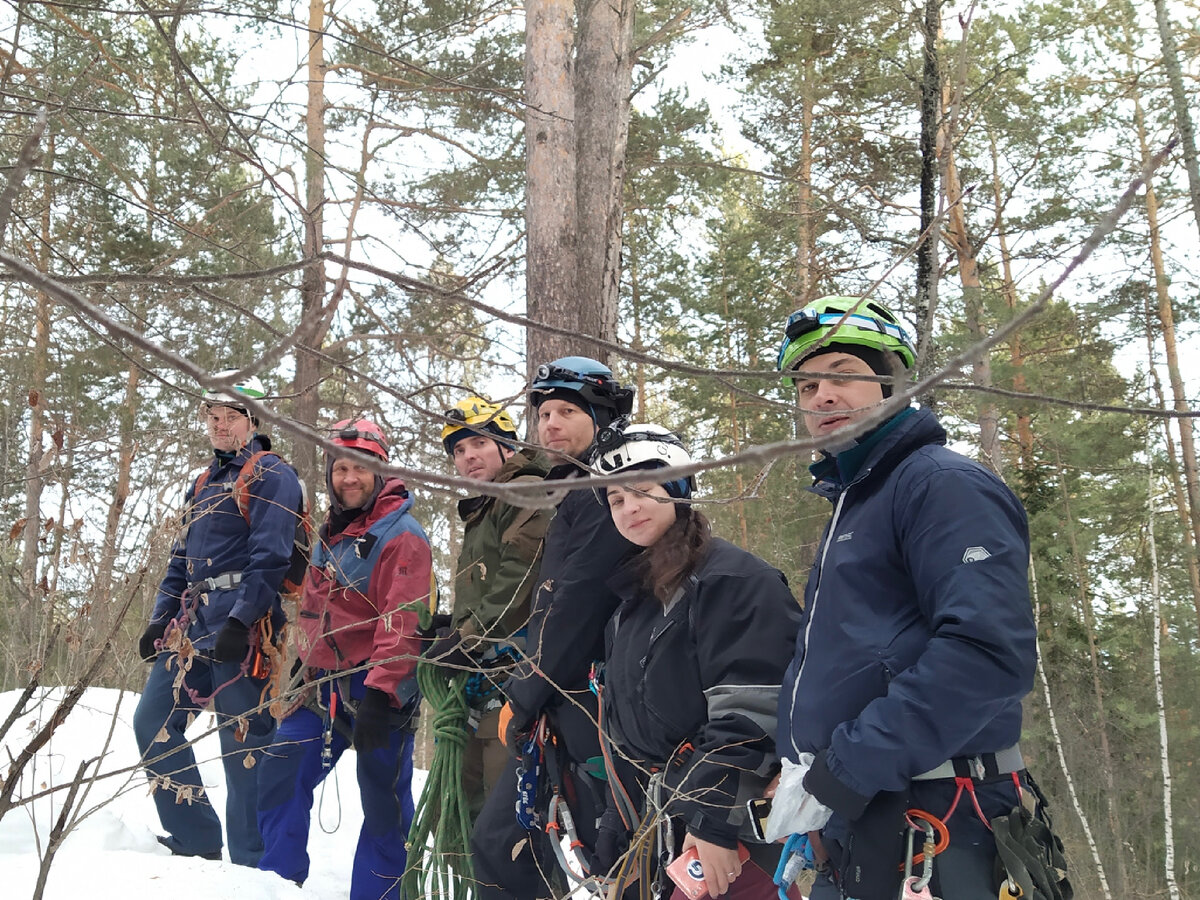 Группа перед выходом в пещеру