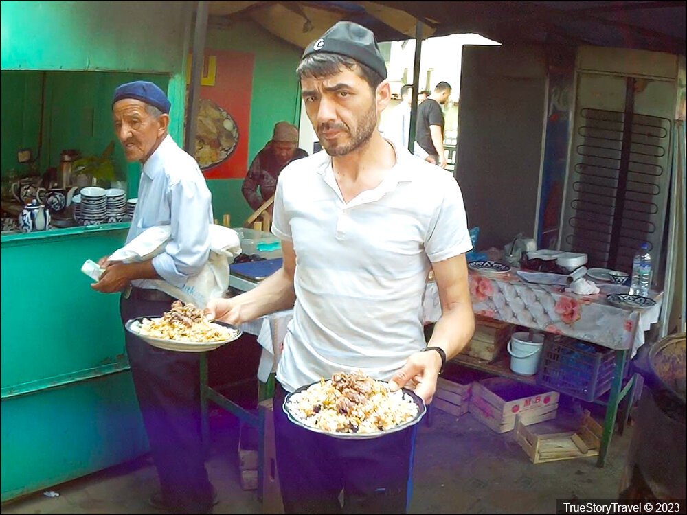 Узбекистан - Зашел в столовую на рынке. Плов "за копейки" и чай - бесплатно