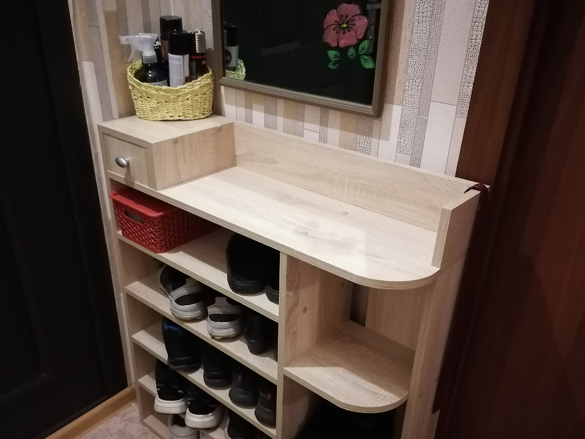 Кроссовки сына приходится ставить по диагонали