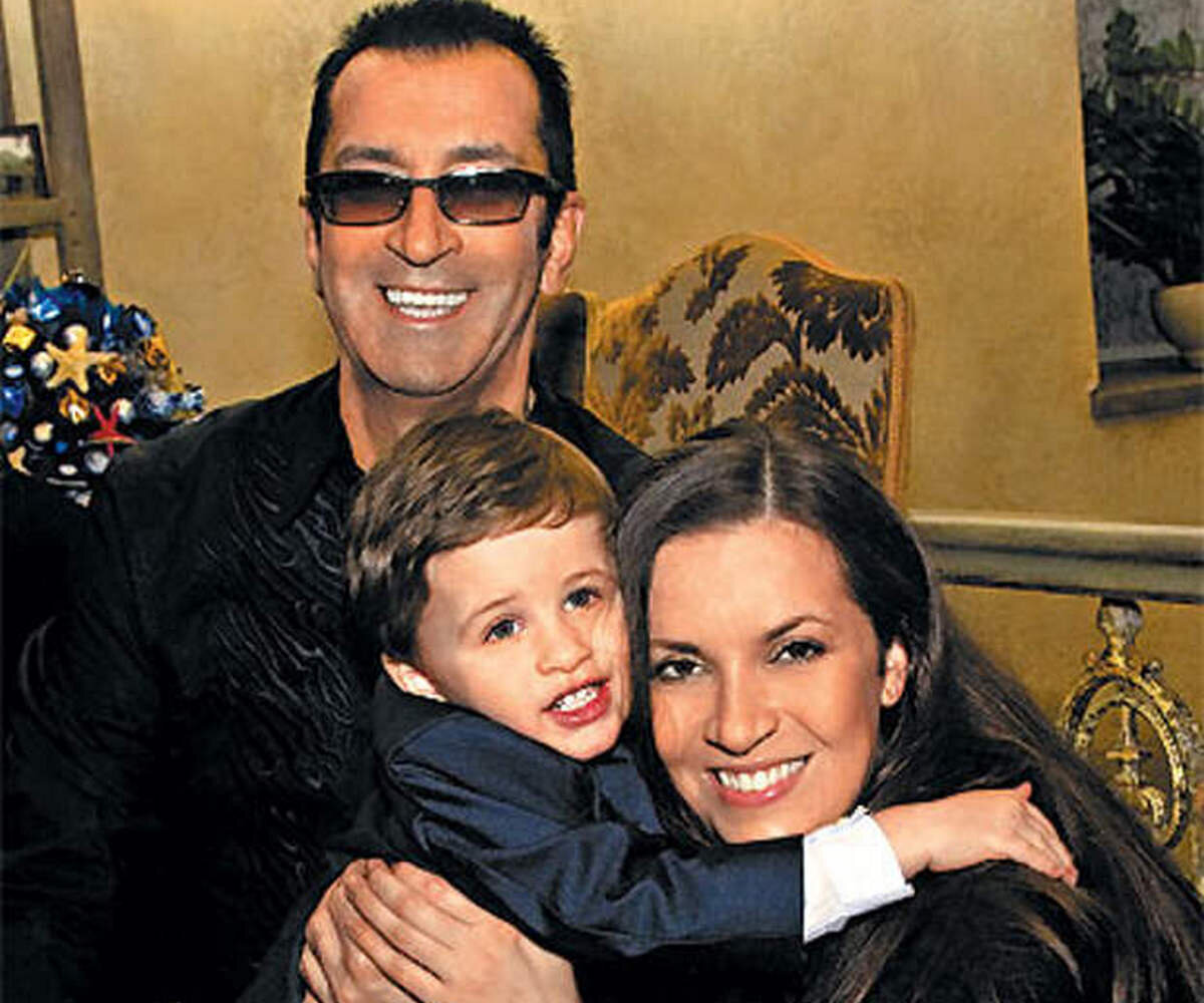 Александр Буйнов с дочкой и внуком, соцсети