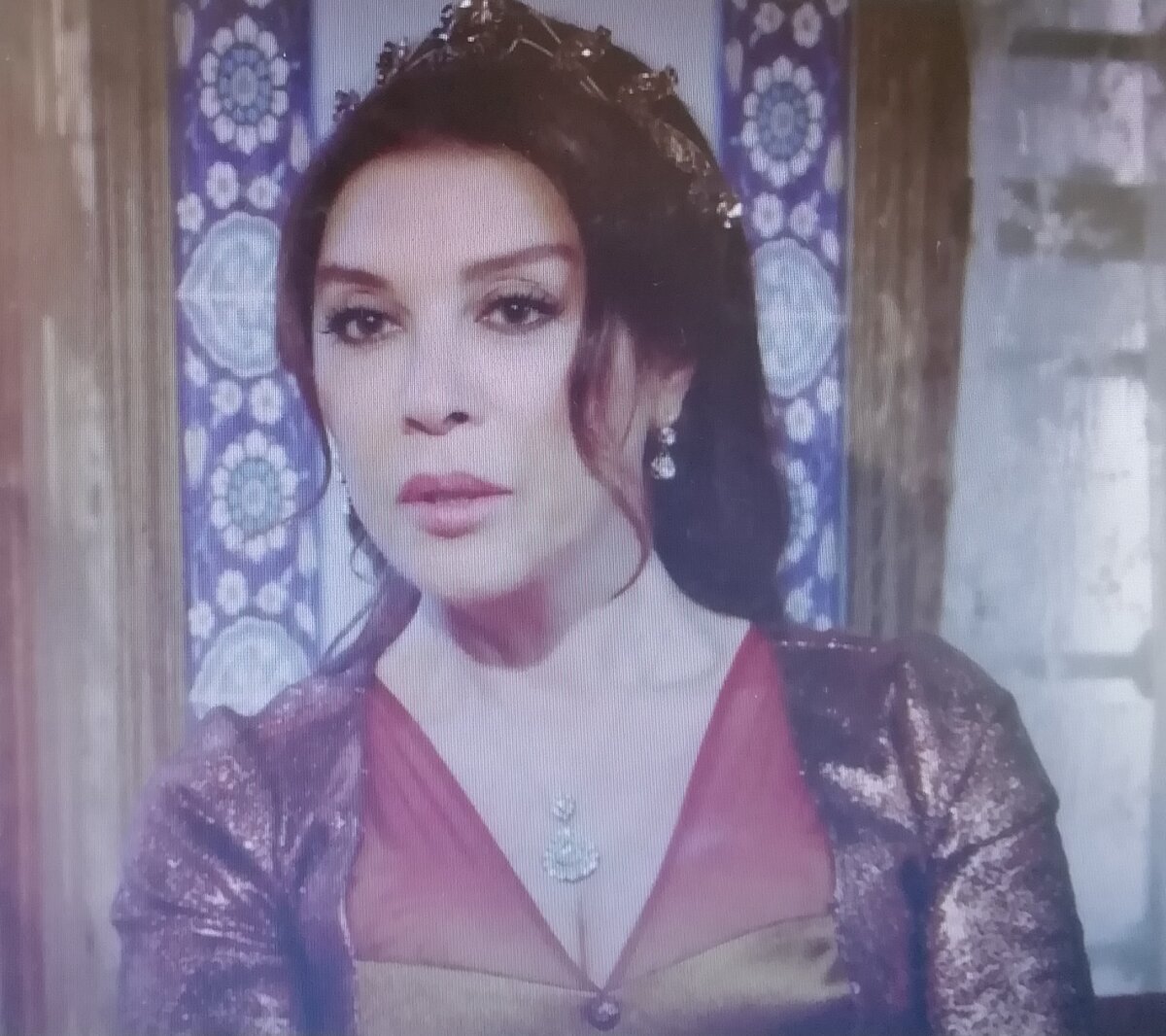 Валиде удивлённо посмотрела на дочь