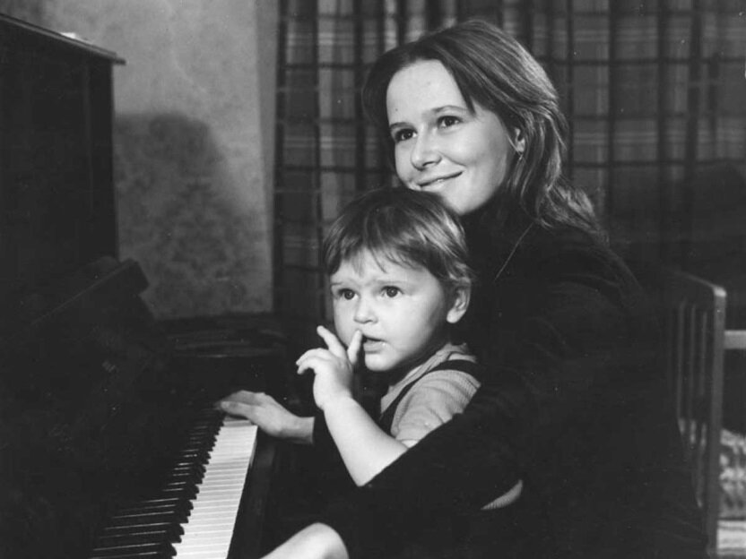 Примерно месяц назад на канале «CINEMA» была опубликована подборка фотографий советских киноактёров с детьми Старые советские фотографии обычно вызывают живой интерес у читателей, но в тот раз был...-8