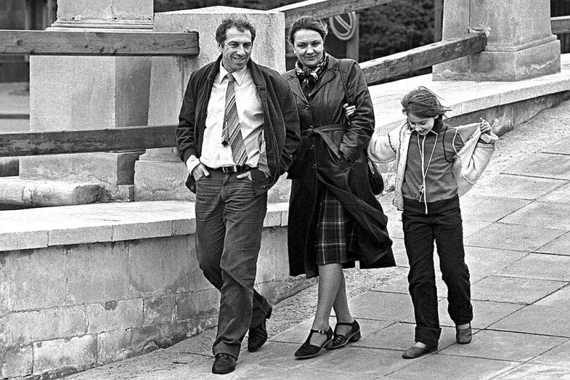 Примерно месяц назад на канале «CINEMA» была опубликована подборка фотографий советских киноактёров с детьми Старые советские фотографии обычно вызывают живой интерес у читателей, но в тот раз был...-12