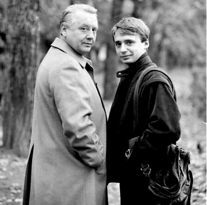 Примерно месяц назад на канале «CINEMA» была опубликована подборка фотографий советских киноактёров с детьми Старые советские фотографии обычно вызывают живой интерес у читателей, но в тот раз был...-13