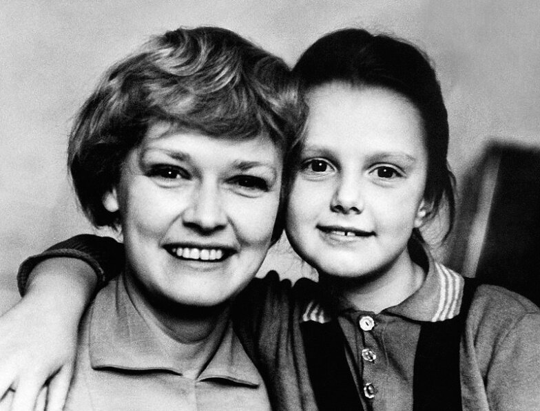 Примерно месяц назад на канале «CINEMA» была опубликована подборка фотографий советских киноактёров с детьми Старые советские фотографии обычно вызывают живой интерес у читателей, но в тот раз был...-15