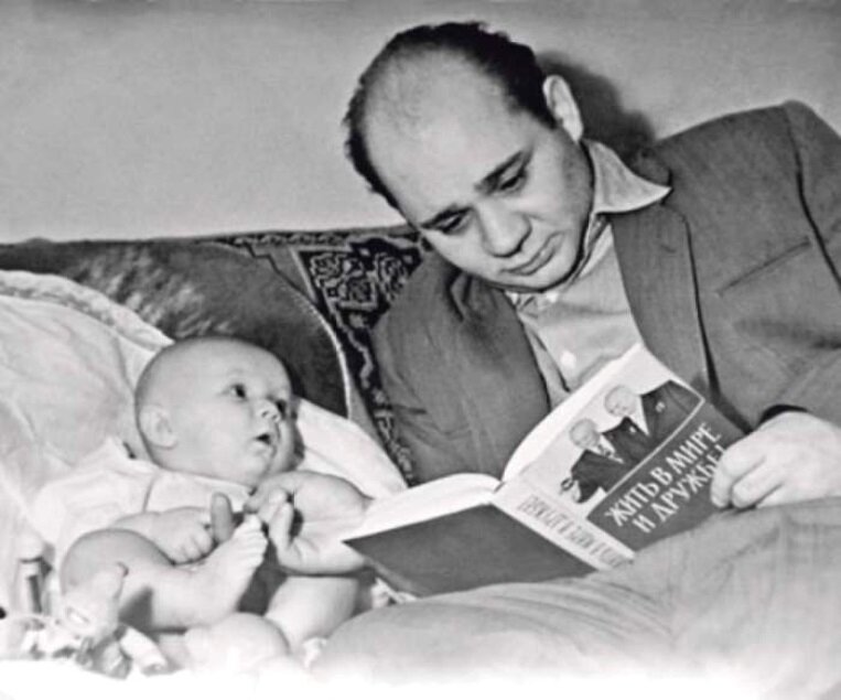 Примерно месяц назад на канале «CINEMA» была опубликована подборка фотографий советских киноактёров с детьми Старые советские фотографии обычно вызывают живой интерес у читателей, но в тот раз был...-16