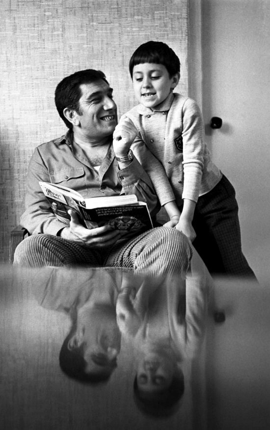 Примерно месяц назад на канале «CINEMA» была опубликована подборка фотографий советских киноактёров с детьми Старые советские фотографии обычно вызывают живой интерес у читателей, но в тот раз был...-19