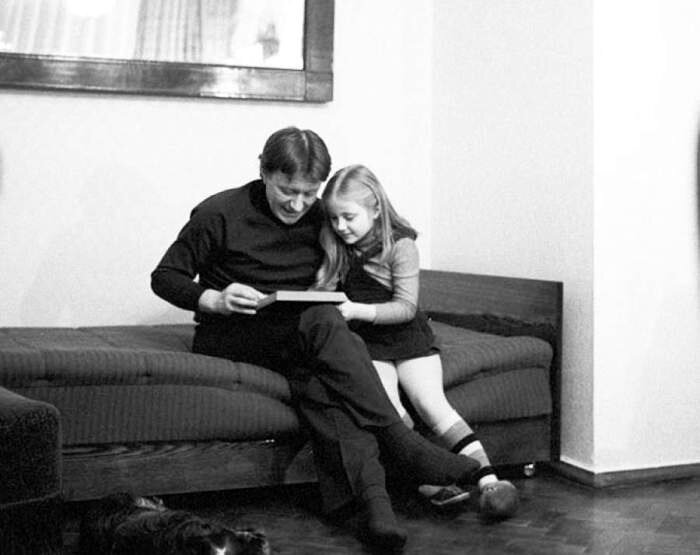 Примерно месяц назад на канале «CINEMA» была опубликована подборка фотографий советских киноактёров с детьми Старые советские фотографии обычно вызывают живой интерес у читателей, но в тот раз был...-20