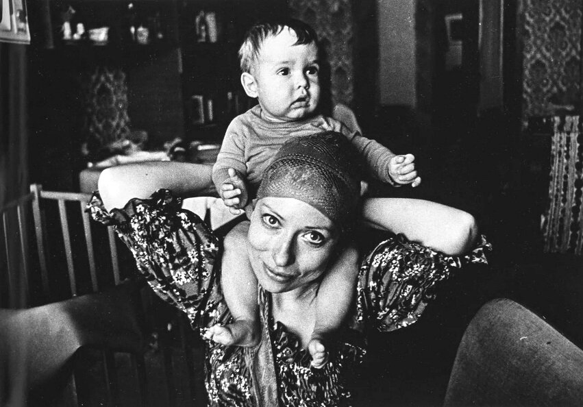 Примерно месяц назад на канале «CINEMA» была опубликована подборка фотографий советских киноактёров с детьми Старые советские фотографии обычно вызывают живой интерес у читателей, но в тот раз был...-21