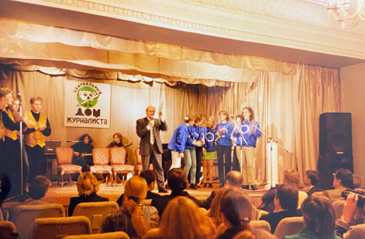 Наша команда КВН. 1-й курс. Я крайняя слева. 