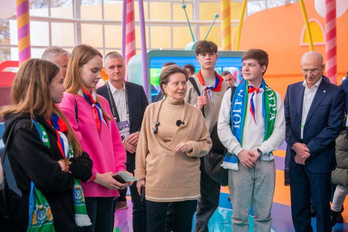    Губернатор Югры посетила стенды партнеров региона на выставке «Россия»