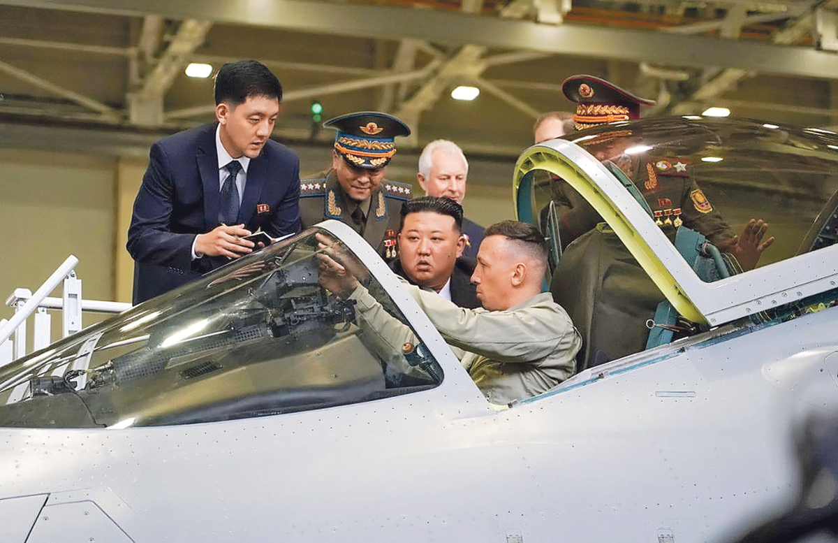 Ким Чен Ын осмотрел авиазаводы  в Комсомольске-на-Амуре, где производят 
Су-35С
