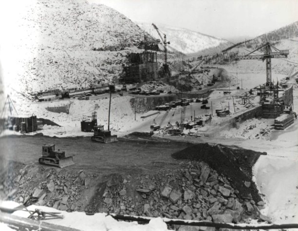 Работы на строительстве плотины