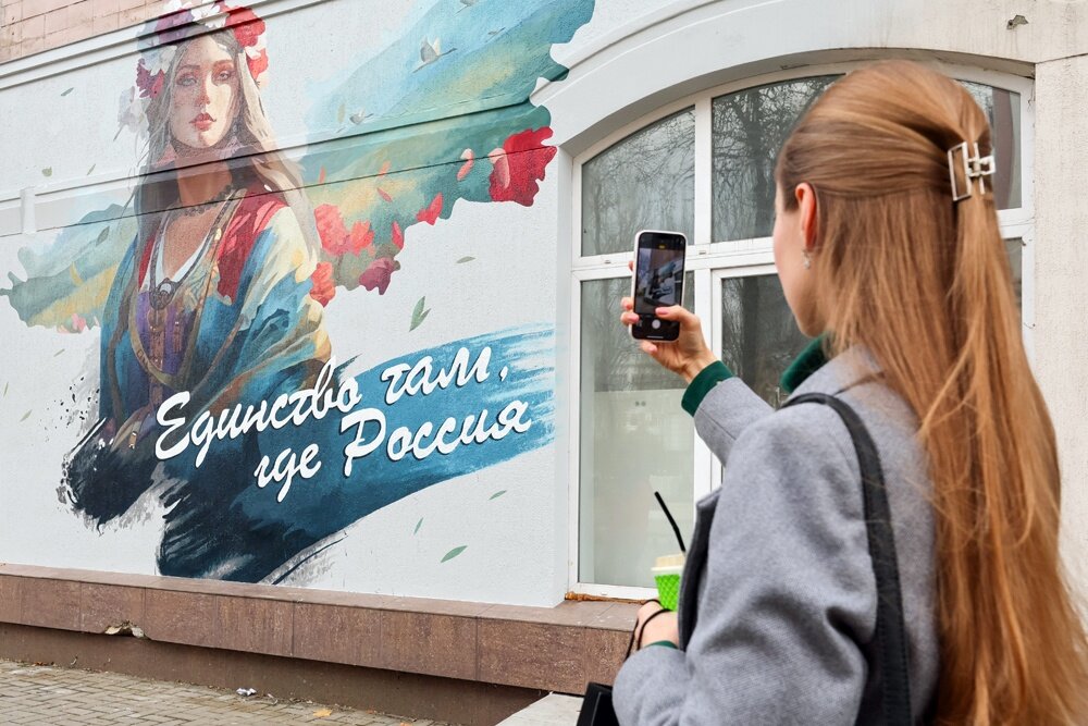    Патриотические настроения в обществе становятся все более ощутимыми. / Дмитрий Ягодкин / ТАСС