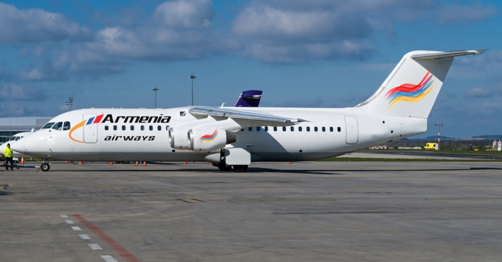 Армения эйрвейз. Авиакомпания Армения Эйрвейз. Bae 146 Armenia Airways. Armenia Airways самолеты. Armenia Airways 6a 910.