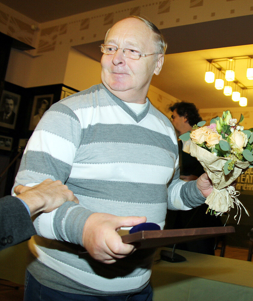Владимир Графов получает "Чайку" за 60 лет работы в театре. 2021 год. Фото Екатерины Цветковой
