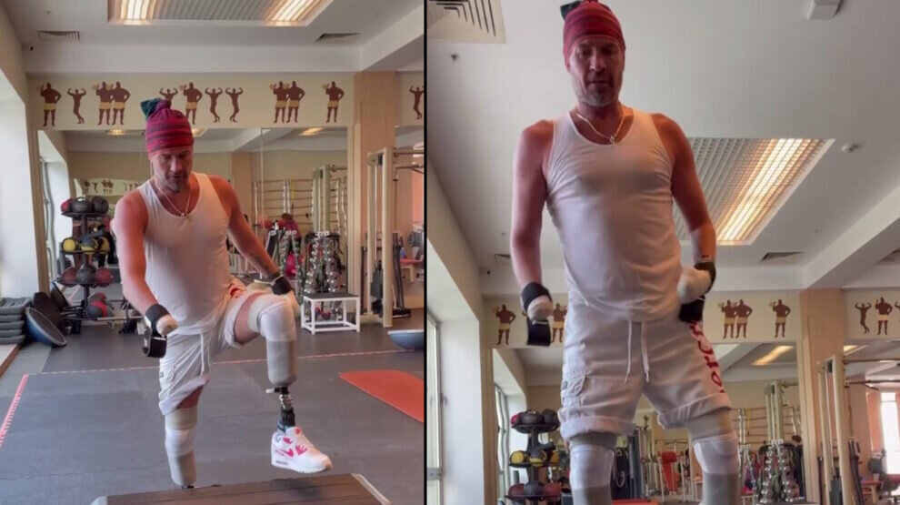    Роман Костомаров работает в тренировочном зале. Фото: соцсети фигуриста Романа Костомарова.