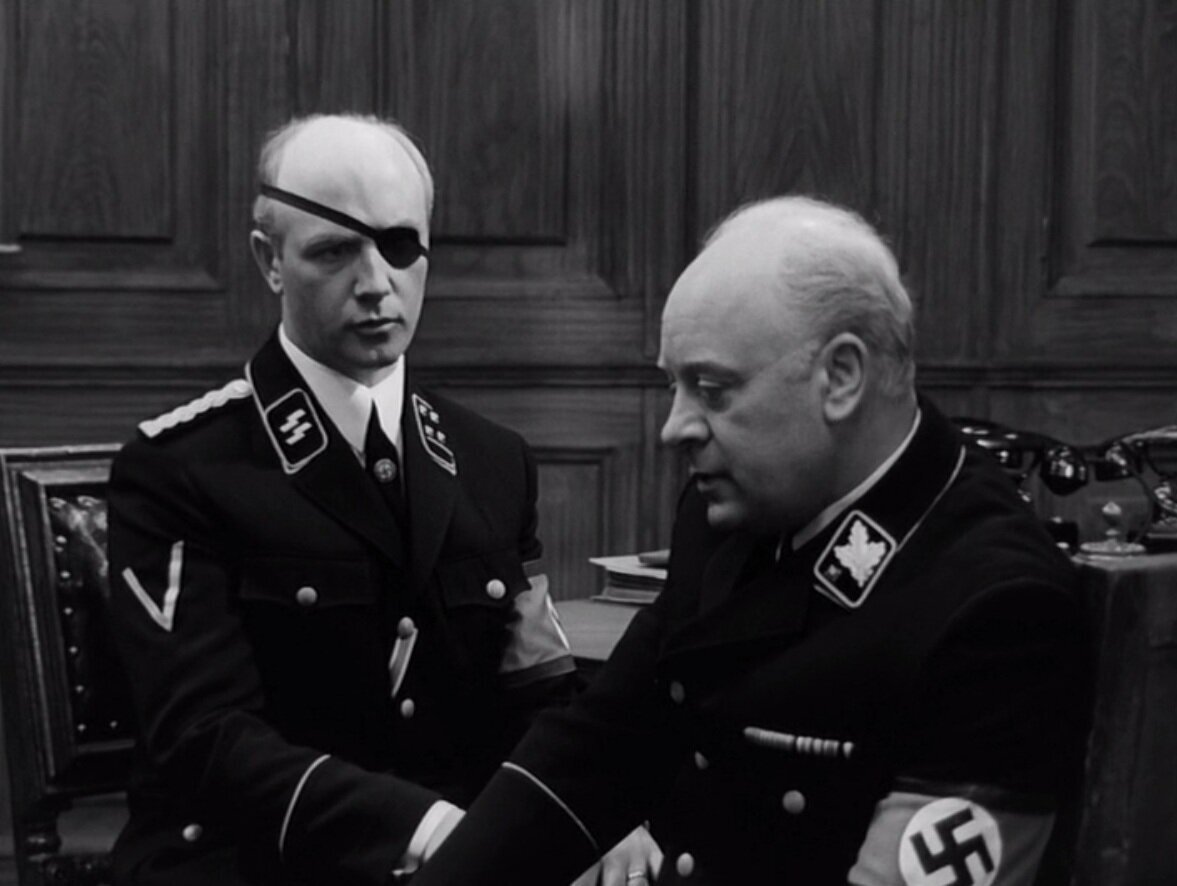 Полностью выдуманный персонаж и персонаж якобы реальный. Кадр из фильма "Семнадцать мгновений весны" 