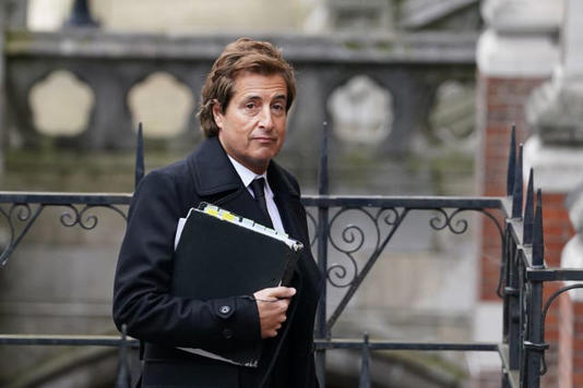 Адвокат Дэвид Шерборн, представляющий герцога Сассекского и других, прибывает в Высокий суд Лондона.