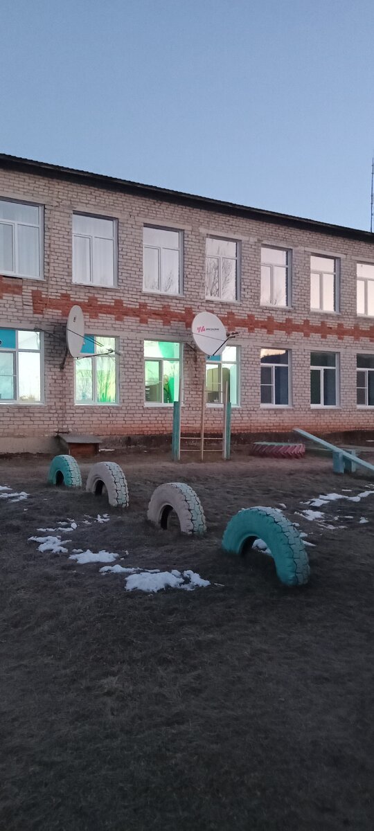 Наша школа. Первый этаж детский сад, второй школа