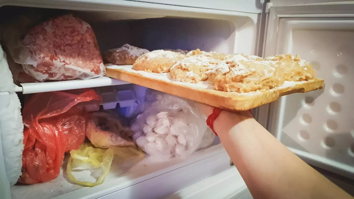    Замороженные продукты полезнее продуктов, консервированных с помощью добавления соли, сахара, уксуса, копчения, отварных или бланшированных, подвергнутых термической обработке.