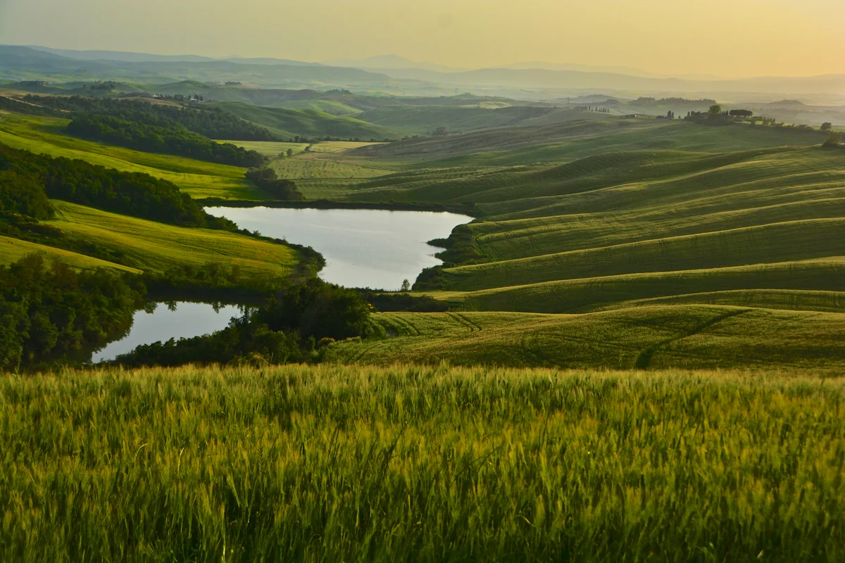 Great russian plain. Холмистые моренные ландшафты Швеция. Паданская Долина. Холмистая равнина Карелии. Возвышенности Италии Паданская низменность.