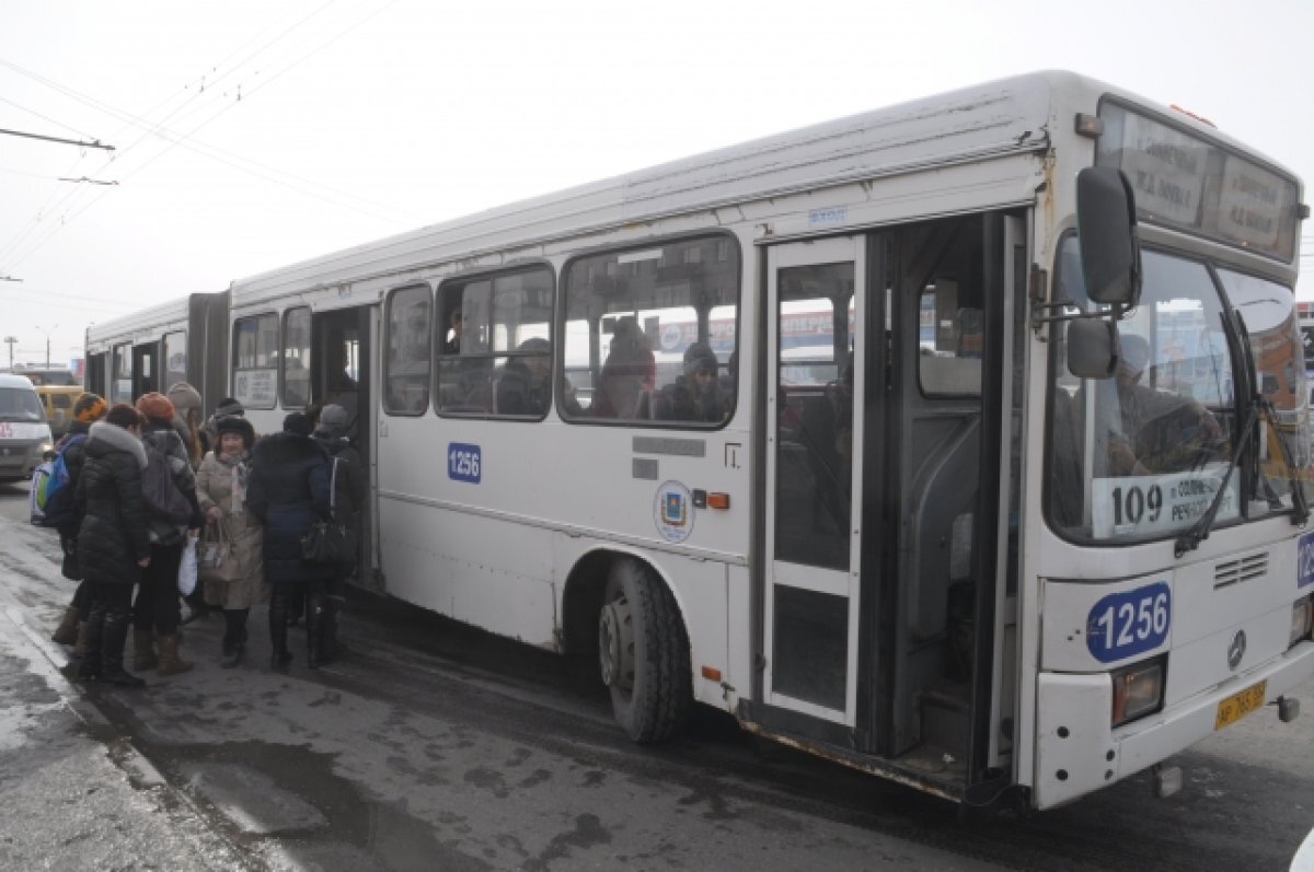 улица яшина в вологде. остановка герцена. пассажирский автобус омск. какие автобусы едут до герцена. автовокзал горловка 11.