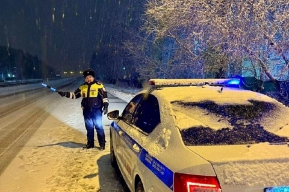    В ГИБДД предупредили свердловчан о снегопаде и сложных дорожных условиях