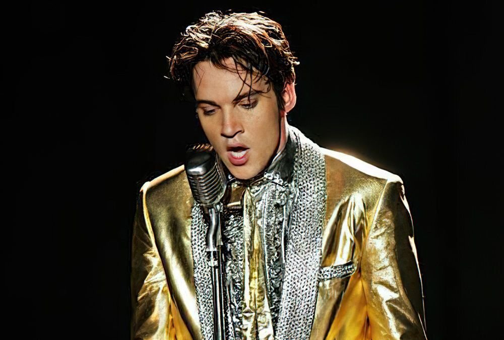 Джонатан Рис Мейерс в роли Элвиса Пресли